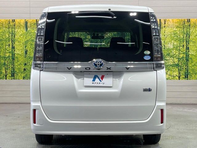 VOXY HYBRID