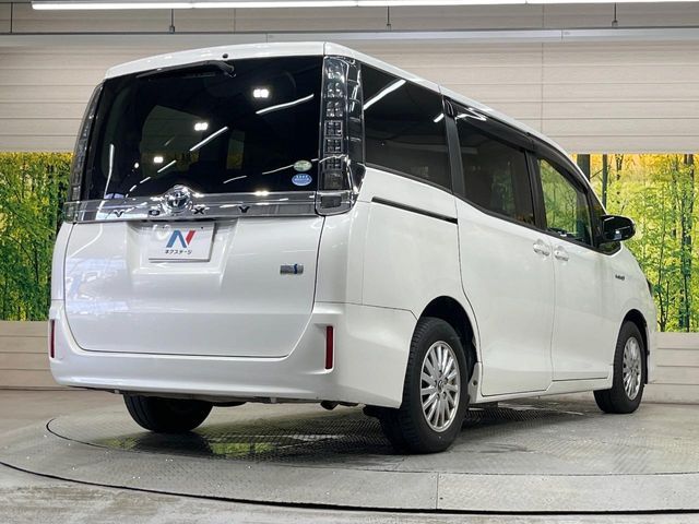 VOXY HYBRID