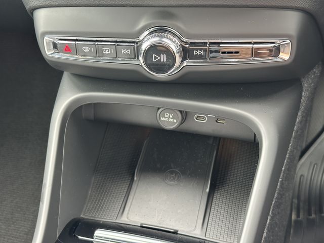 VOLVO EX40