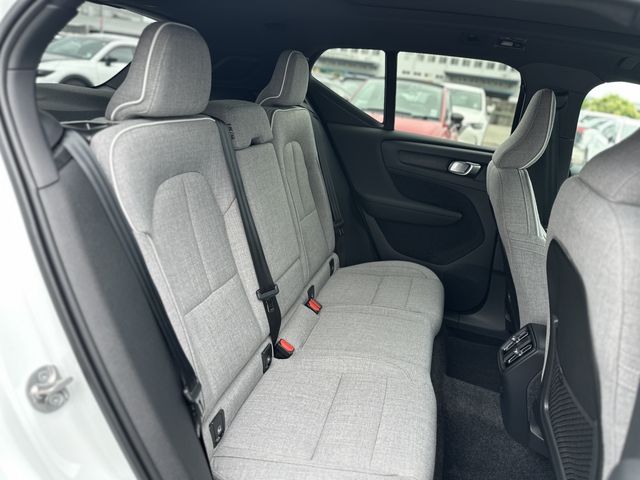 VOLVO EX40