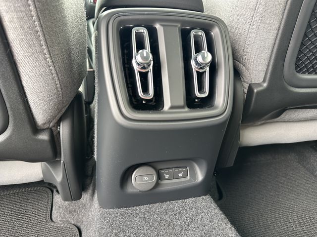 VOLVO EX40