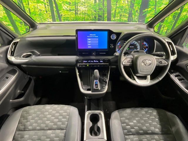 VOXY HYBRID 4WD