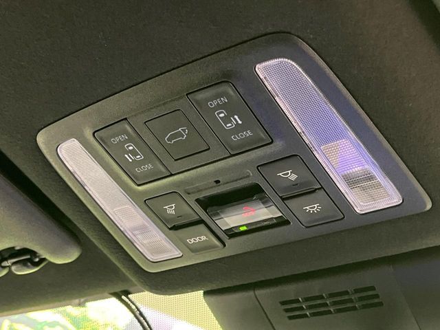 VOXY HYBRID 4WD