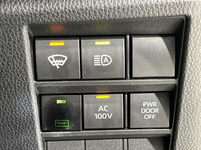 VOXY HYBRID 4WD