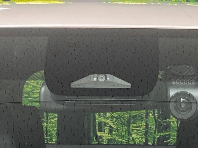 VOXY HYBRID 4WD