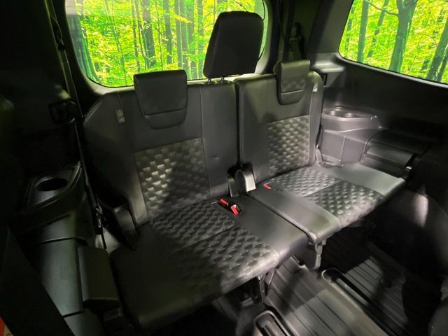 VOXY HYBRID 4WD