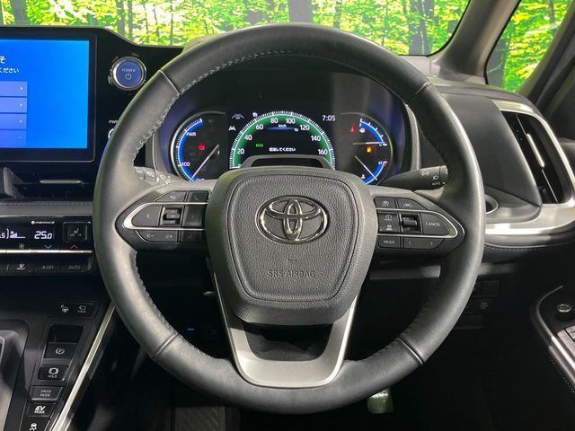 VOXY HYBRID 4WD