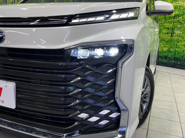 VOXY HYBRID 4WD