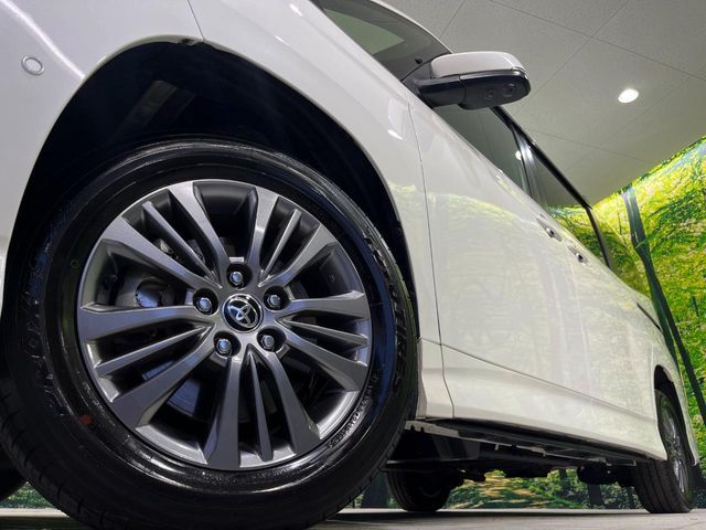 VOXY HYBRID 4WD
