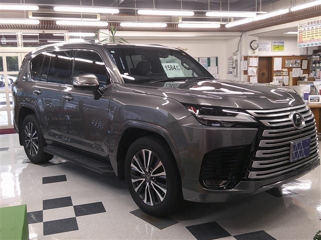 LEXUS LX600