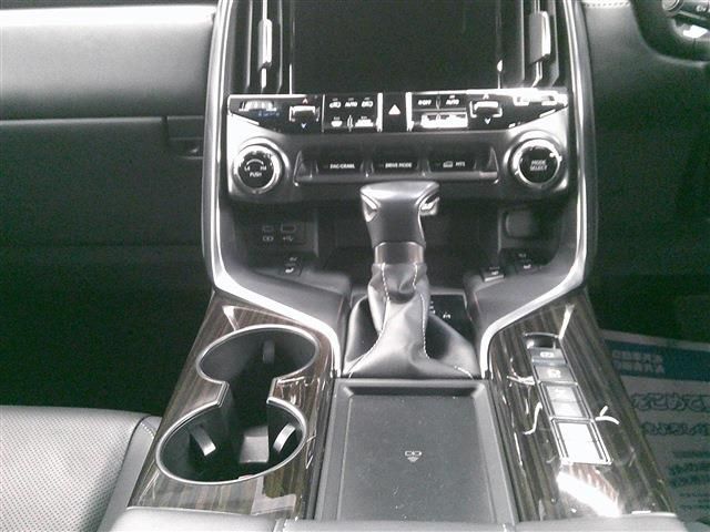 LEXUS LX600