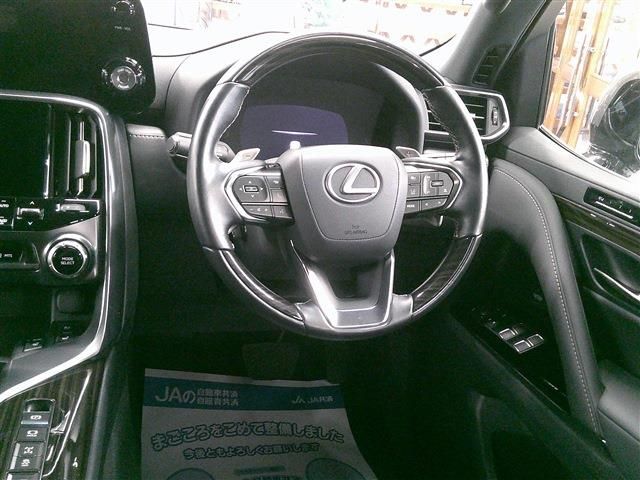 LEXUS LX600
