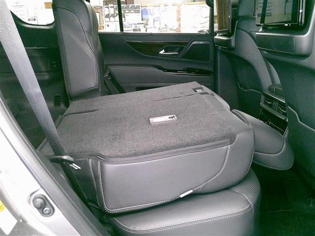 LEXUS LX600