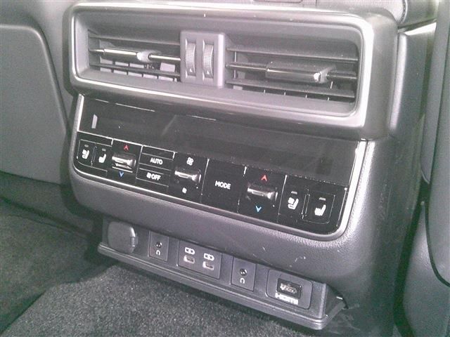 LEXUS LX600