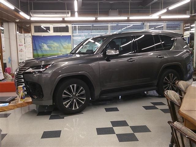 LEXUS LX600