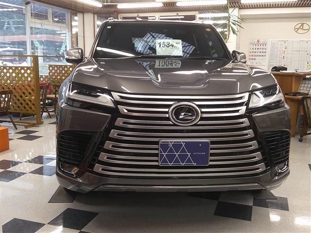 LEXUS LX600