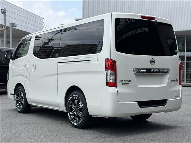 NV350 CARAVAN 4WD