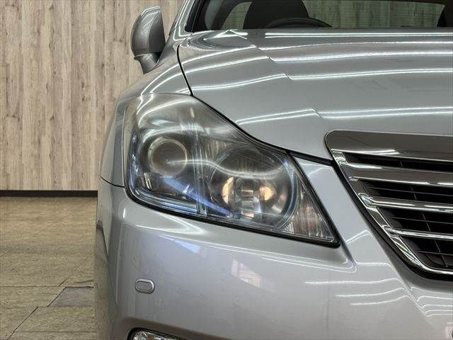 CROWN sedan hybrid