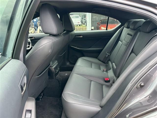 LEXUS IS300h