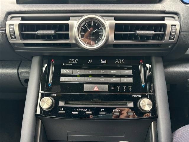 LEXUS IS300h