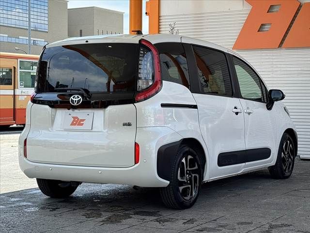 SIENTA HYBRID