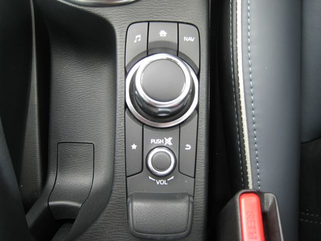 MAZDA2