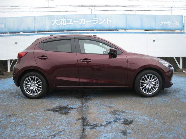 MAZDA2