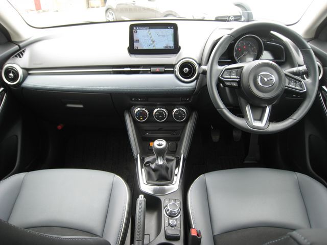 MAZDA2