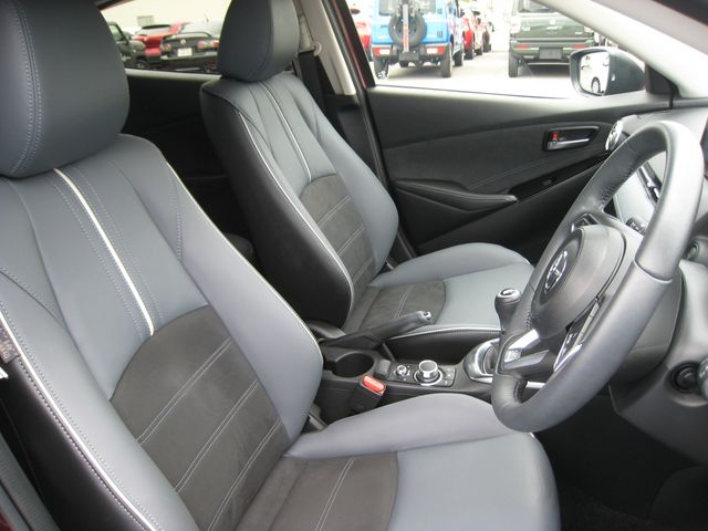 MAZDA2