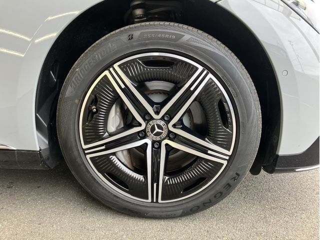 MERCEDES BENZ EQE
