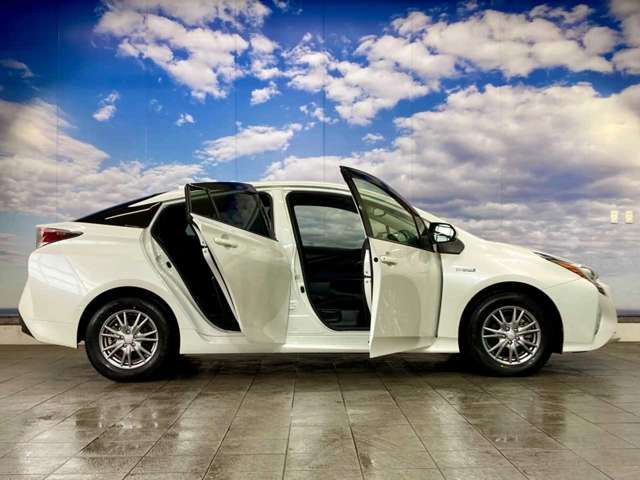 PRIUS 4WD