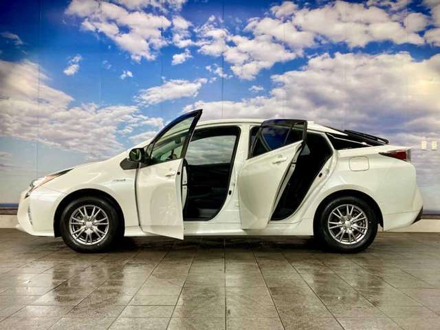 PRIUS 4WD