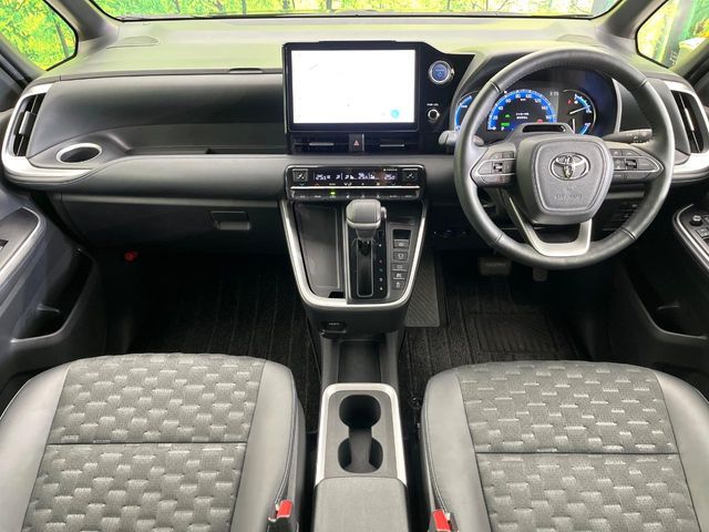 VOXY HYBRID