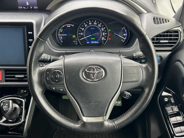VOXY HYBRID