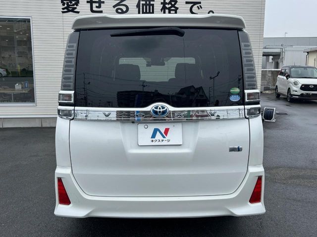 VOXY HYBRID