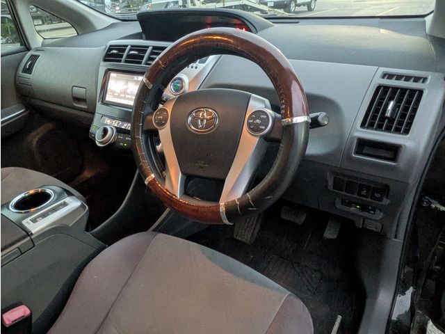 PRIUS Alpha