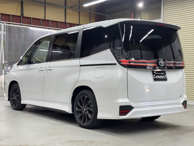 VOXY HYBRID