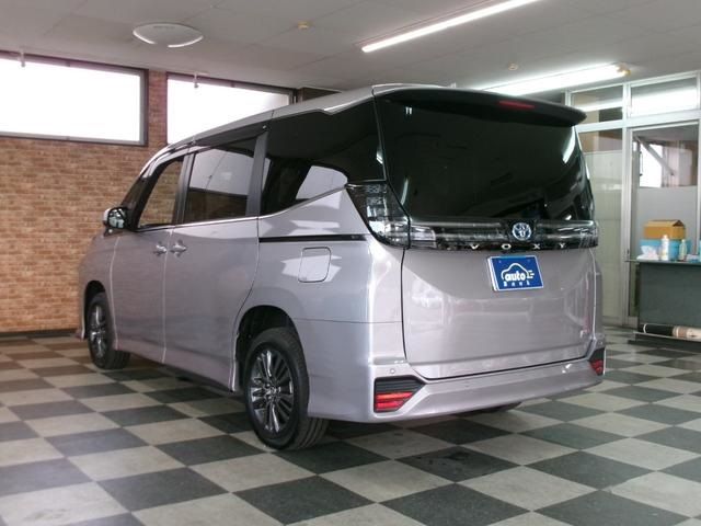 VOXY HYBRID 4WD