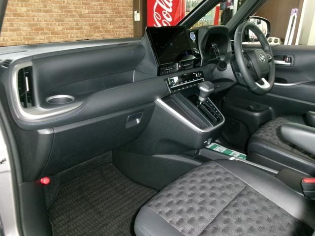 VOXY HYBRID 4WD