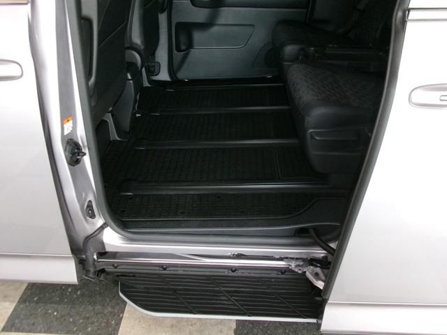 VOXY HYBRID 4WD