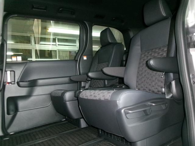 VOXY HYBRID 4WD