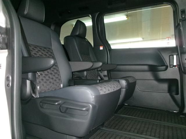 VOXY HYBRID 4WD