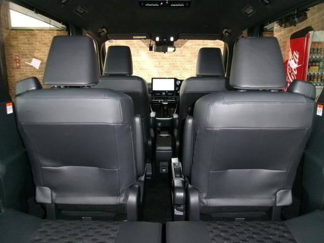 VOXY HYBRID 4WD