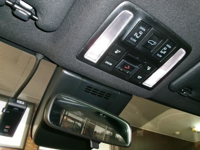 VOXY HYBRID 4WD