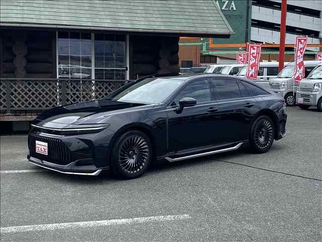 CROWN sedan hybrid