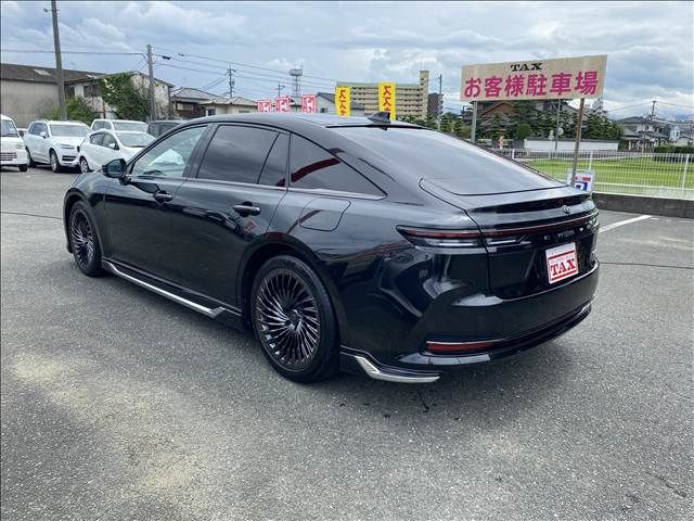 CROWN sedan hybrid