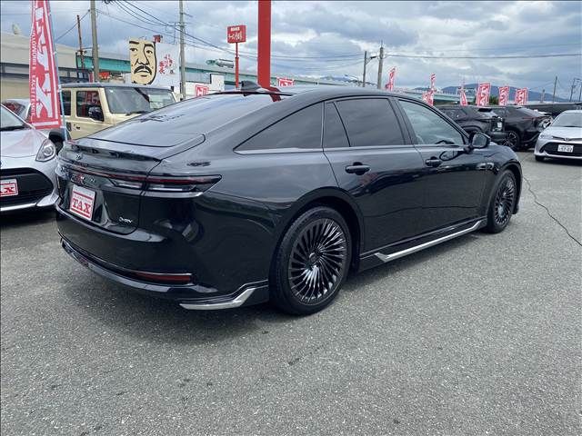 CROWN sedan hybrid