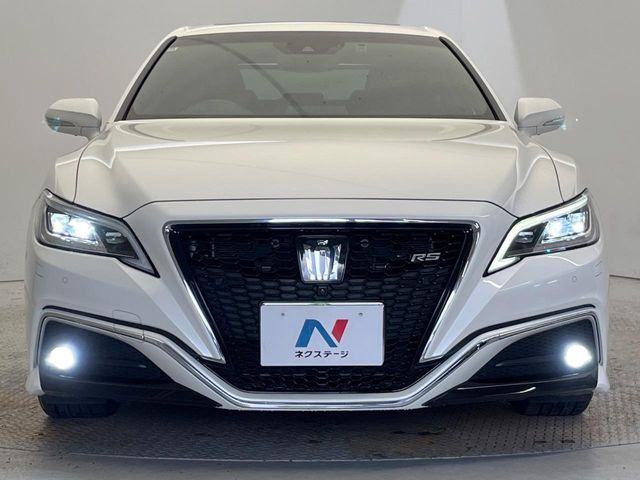 CROWN sedan hybrid