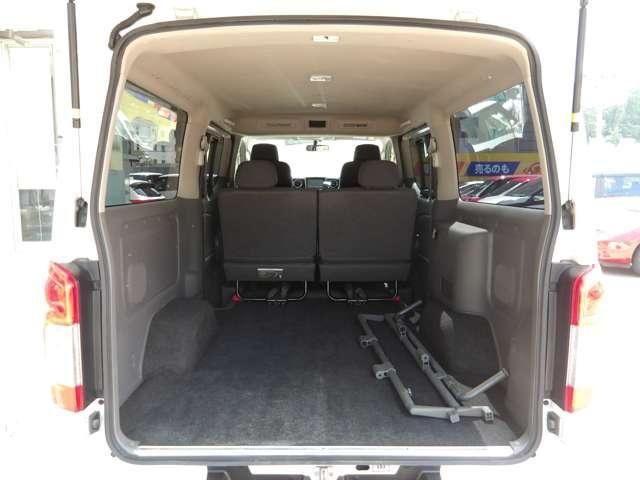 NV350 CARAVAN 4WD