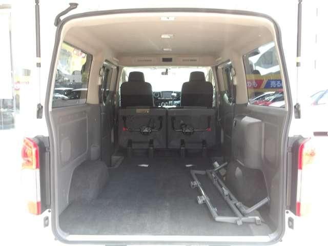 NV350 CARAVAN 4WD